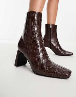 Glamorous - Stiefeletten in Kroko-Braun mit mittelhohem Absatz-Brown