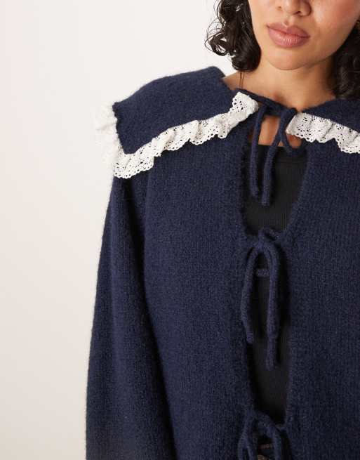 Glamorous – Strickjacke in Marineblau mit großem Kragen und gebundener Vorderseite, 2 von 4