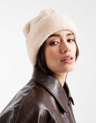Glamorous - Strickmütze aus Teddyfell in Creme mit Umschlag-Weiß