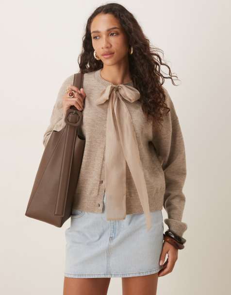 Glamorous – Strickpullover in Kaffee-Haferbeige mit Schleife am Ausschnitt - view 1