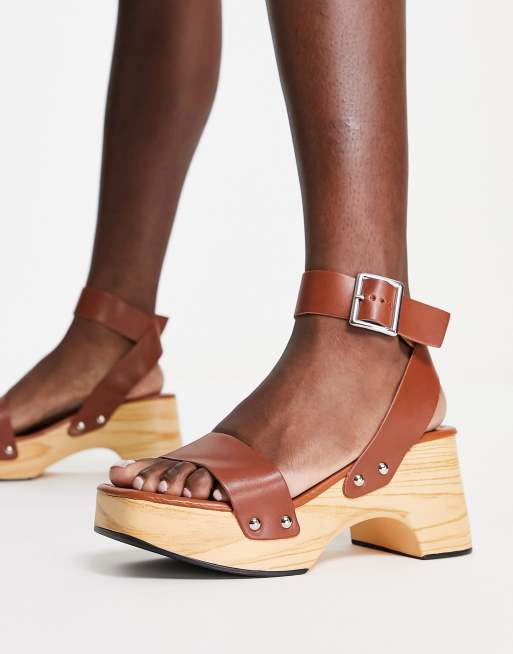 Glamorous summer clog sandals in tan ASOS