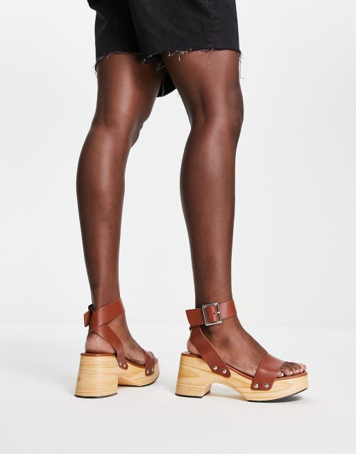 Glamorous summer clog sandals in tan ASOS