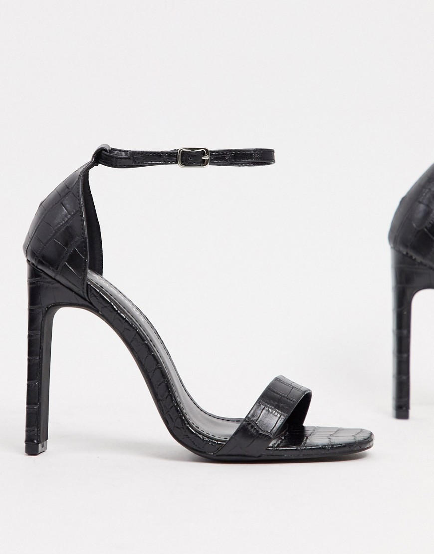 Glamorous – Svarta, krokodilmönstrade barely there-sandaler med klack