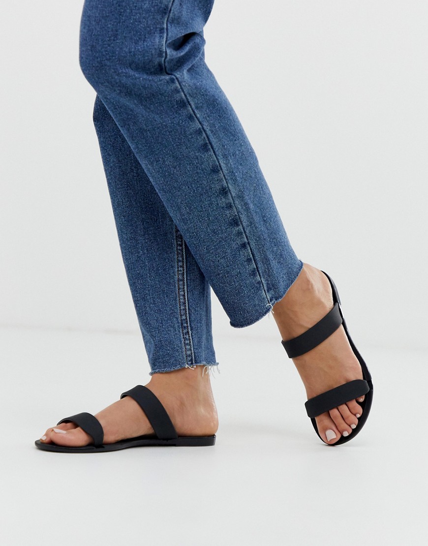 Glamorous – Svarta platta sandaler i gelliknande material