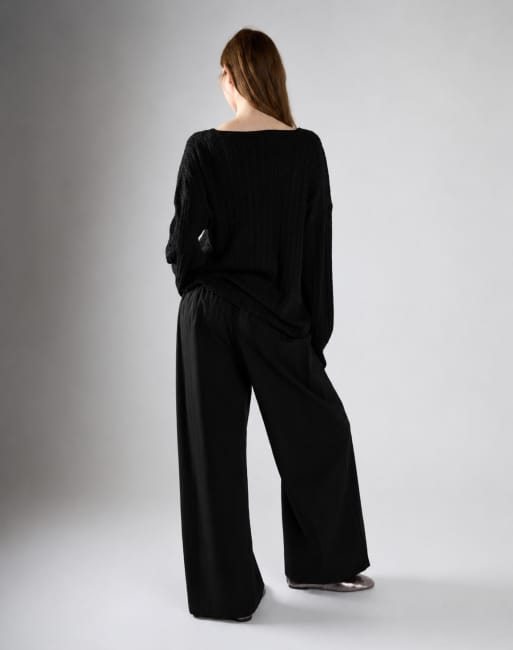 Glamorous Tie waist wide leg trousers in black, 2 of 3