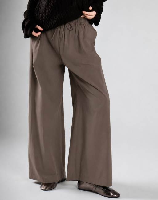 Glamorous Tie waist wide leg trousers in smoke brown, 3 of 4