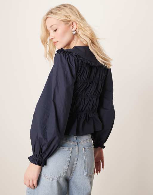 Glamorous - Top a maniche lunghe stropicciato blu navy con fiocchi rossi sul davanti, 3 di 4