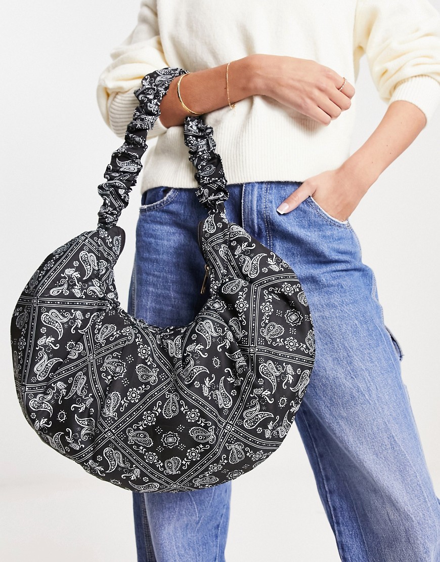 Glamorous tote bag in floral black bandana print