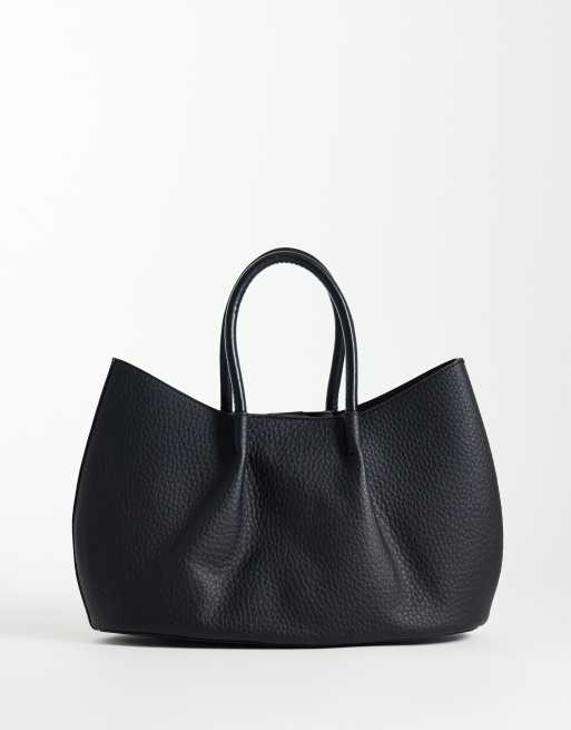 Glamorous toteväska med rynkad topphandtag i svart