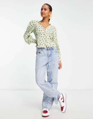 Glamorous v neck button front blouse in mint berry print