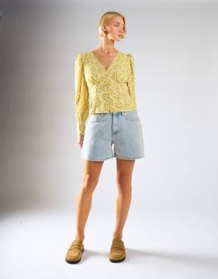 Glamorous V-neck Button Front Blouse In Yellow