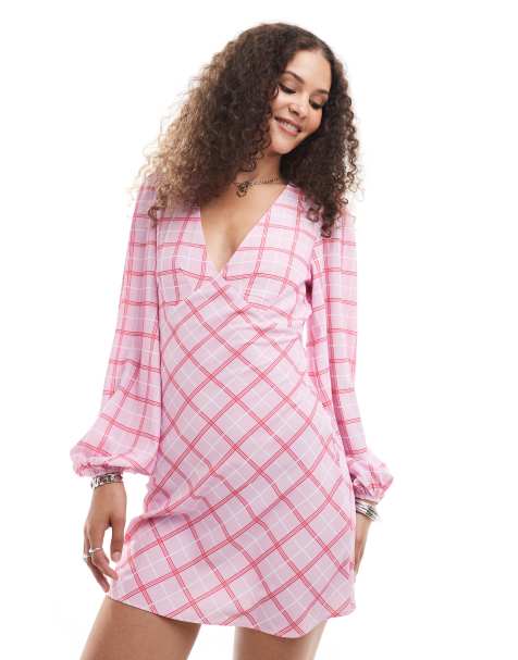 Glamorous v neck long sleeve flippy mini dress in pink check - view 1