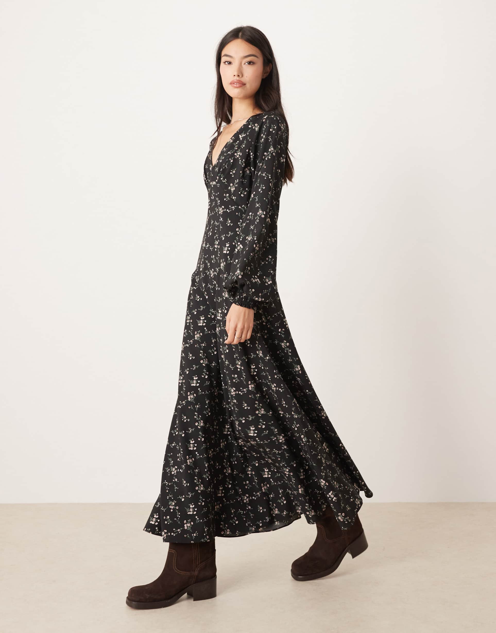 glamorous v neck maxi dress in brown black ditsy floral