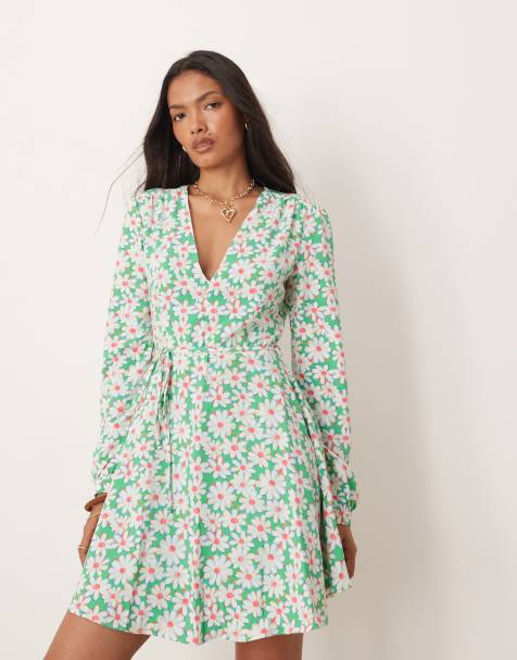 Glamorous V neck mini dress in green daisy - view 1