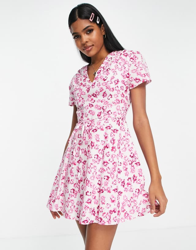 Glamorous v-neck mini tea dress with tie waist in pink floral