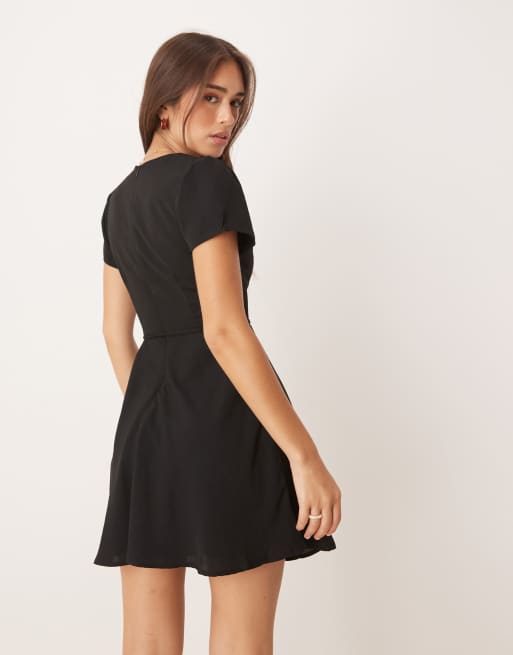 Glamorous V neck short sleeve mini dress in black, 3 of 4