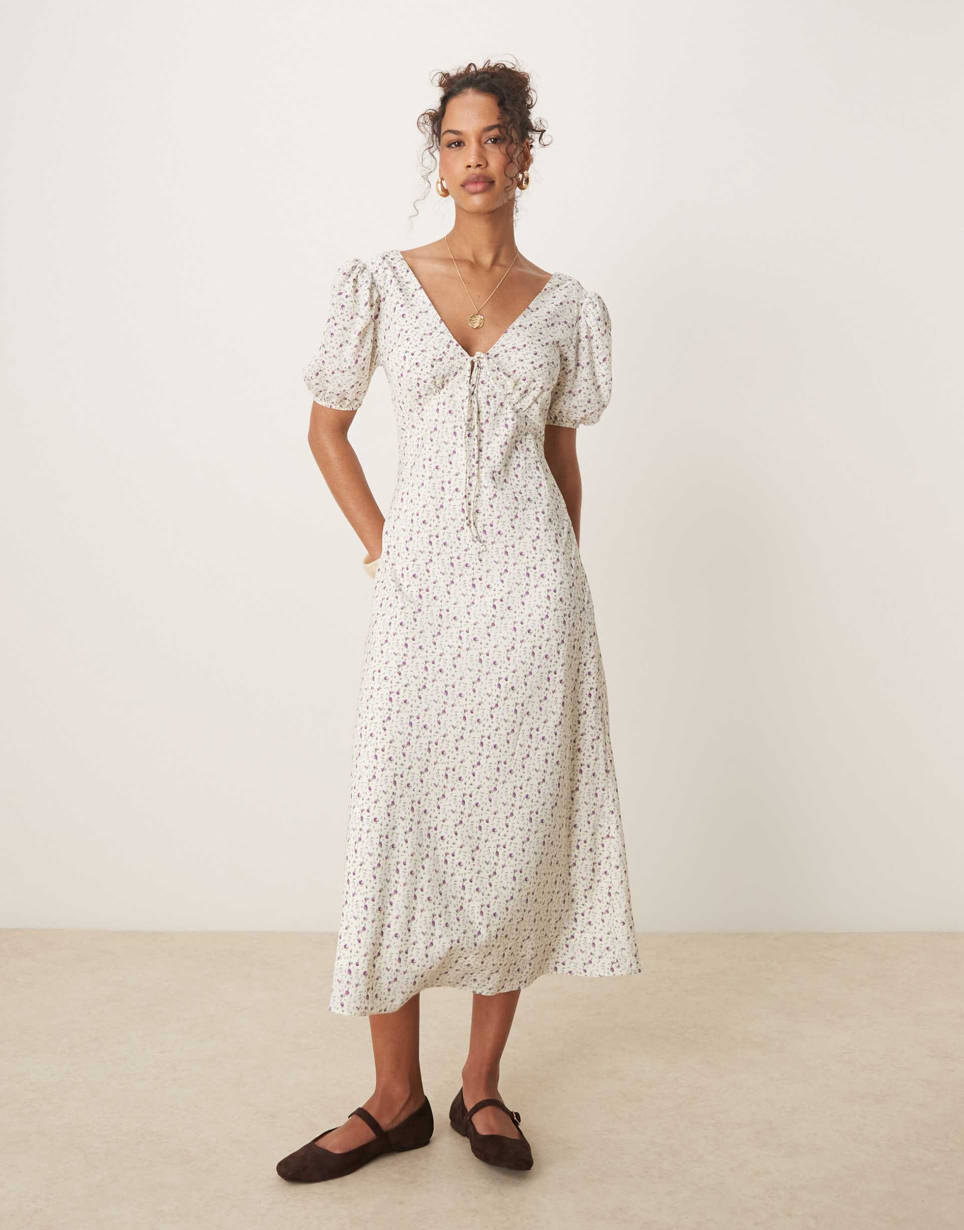 glamorous v neck tie front maxi dress in lilac floral