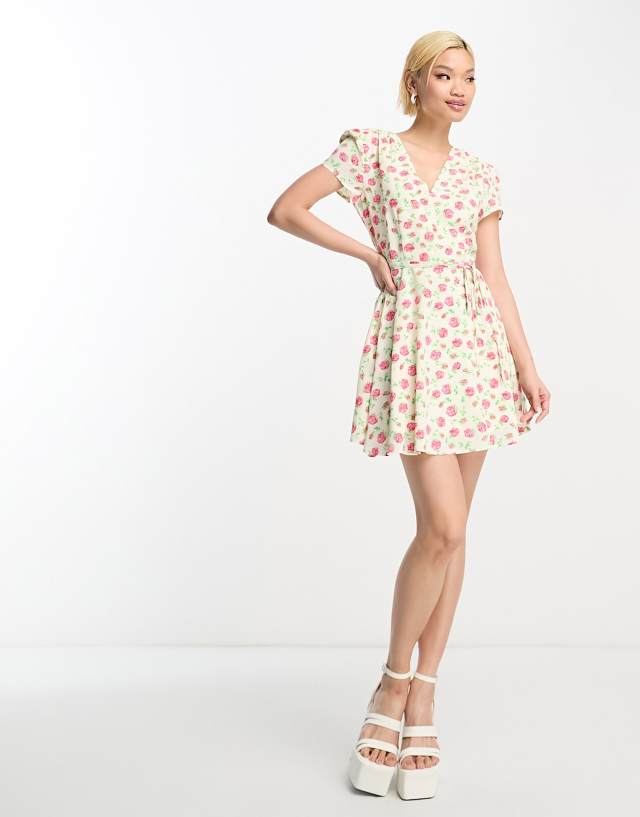 Glamorous - v neck tie waist dress in rose bud floral