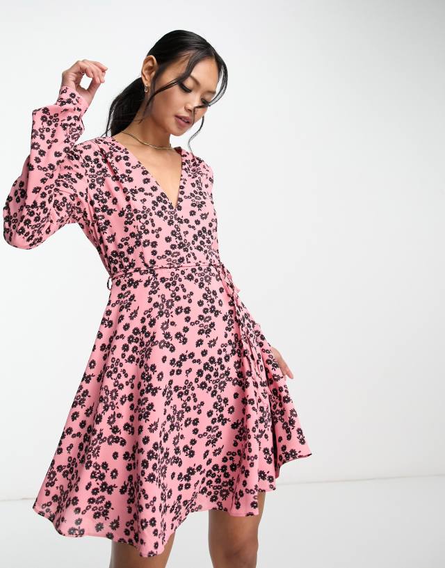 Glamorous v neck tie waist long sleeve mini dress in pink black daisy