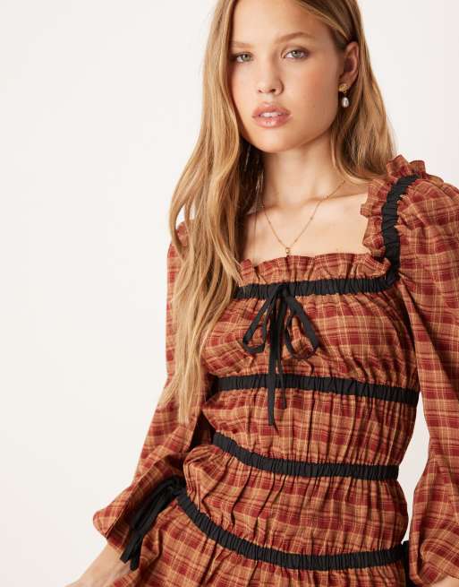 Glamorous - Vestito al polpaccio a maniche lunghe marrone e rosso a quadri con scollo squadrato e dettagli neri a contrasto, 2 di 4