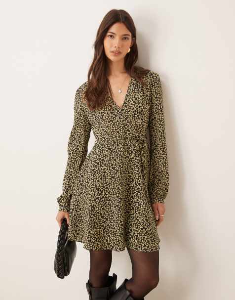 Glamorous - Vestito corto a maniche lunghe nero e giallo a fiorellini con scollo a V - view 1