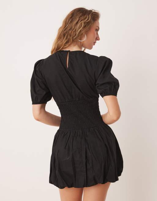 Glamorous - Vestito corto arricciato in vita nero con maniche a palloncino, 4 di 4