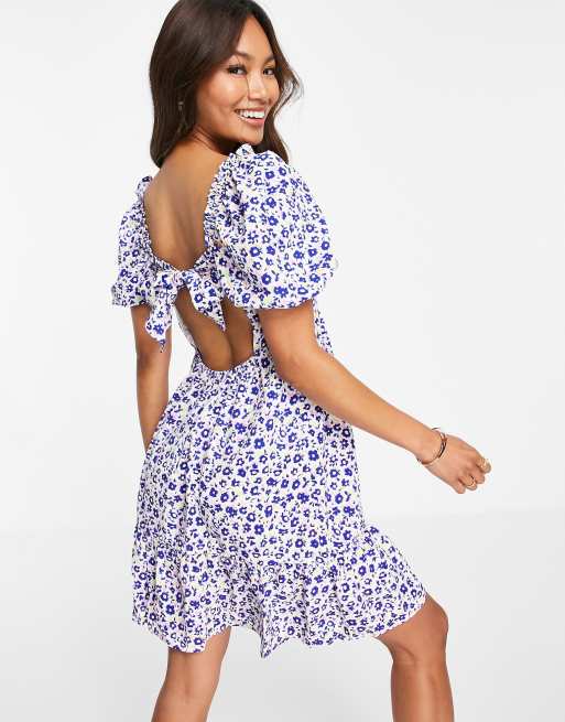 Glamorous - Vestito grembiule a maniche corte lilla a fiori