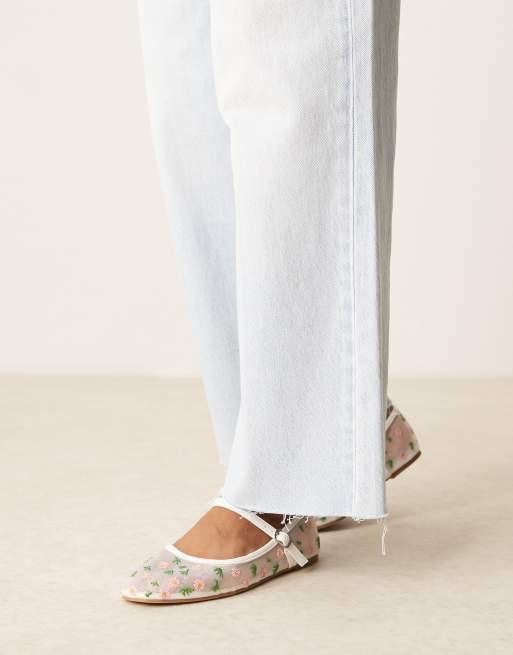 Glamorous – Vita, platta ballerinaskor i Mary Jane-stil och mesh med broderade blommor, 4 av 4