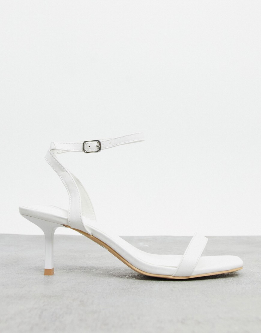 Glamorous – Vita sandaler med ankelrem