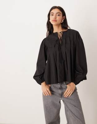 Glamorous - Vorne gebundene, langärmlige Bluse in Schwarz