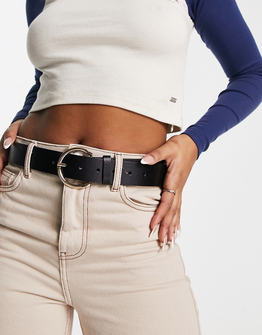 Glamorous waist and hip belt in black with gold minimal round buckle