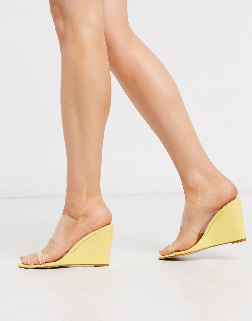 Glamorous wedge with clear upper in pastel yellow