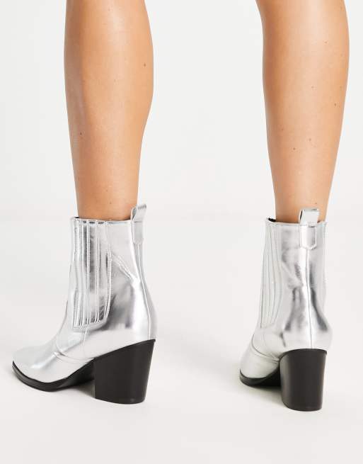 Glamorous western ankle boots in silver