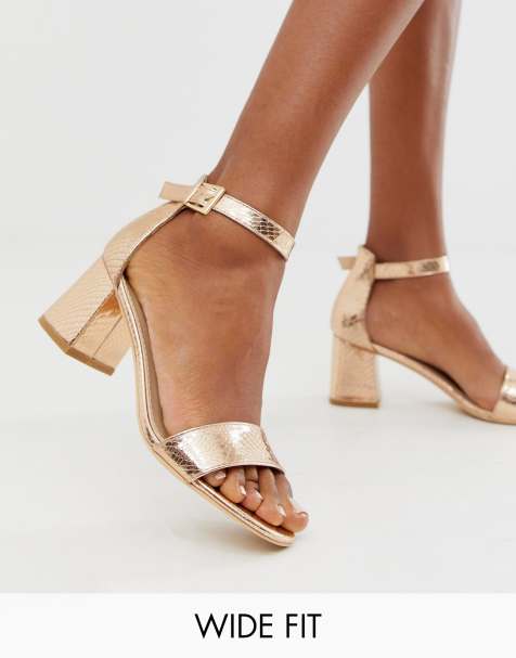 Glamorous Wide Fit – Absatzsandalen mit geprägtem Schlangenmuster in Roségold