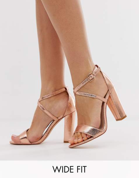 Glamorous Wide Fit – Absatzsandalen mit überkreuzten Riemen in Roségold