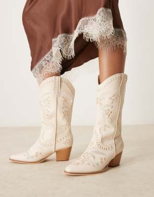 Glamorous Wide Fit - Bestickte, kniehohe Westernstiefel in Cremeweiß