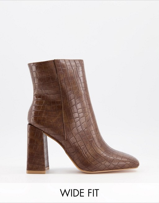 Glamorous Wide Fit clean boot with square toe in brown