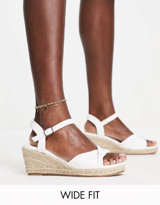 Vel Luiheid Gemeenten Glamorous Wide Fit - Doorgestikte espadrille-sandalen met halfhoge sleehak  in wit PU | ASOS