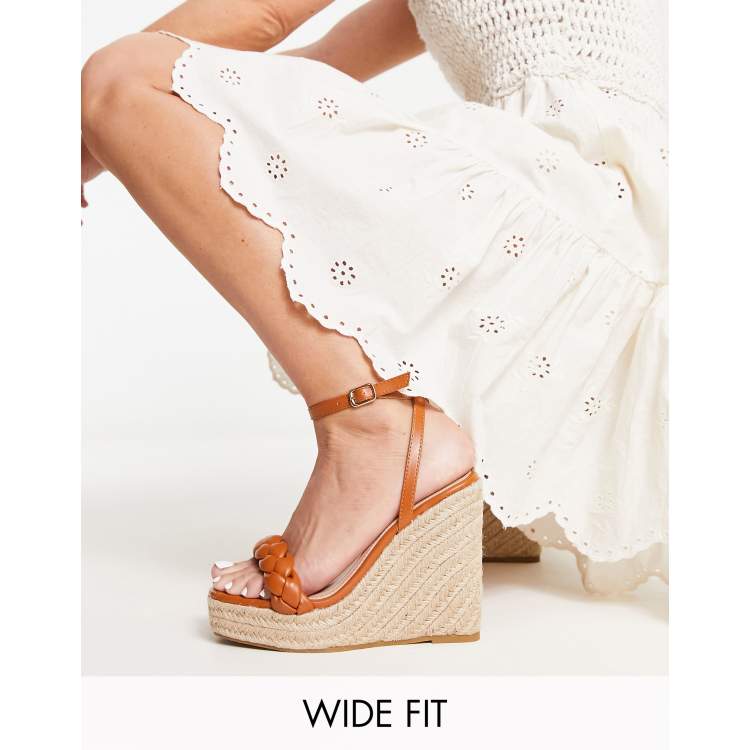 Wide fit shop tan heeled sandals