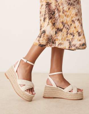  espadrilles platform heeled sandals in beige crochet