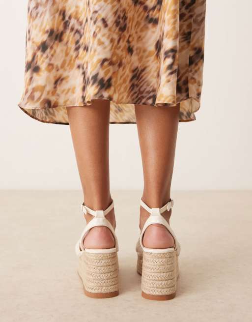 Glamorous Wide Fit espadrilles platform heeled sandals in beige crochet, 3 of 4