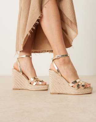 Glamorous Wide Fit - Espadrilles-Sandalen in Gold mit Keilabsatz-Goldfarben