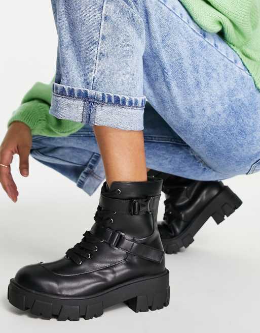 Glamorous Wide Fit – Flache Ankle-Boots zum Schnüren in Schwarz