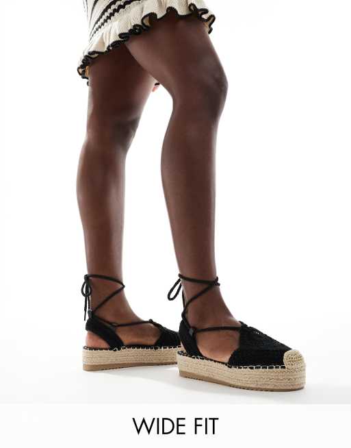 Glamorous Wide Fit Flache Espadrilles in Schwarz mit Hakel Design und weiter Passform