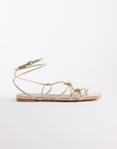 Glamorous Wide Fit – Flache Sandalen in Gold mit goldfarbenem Detail - view 1