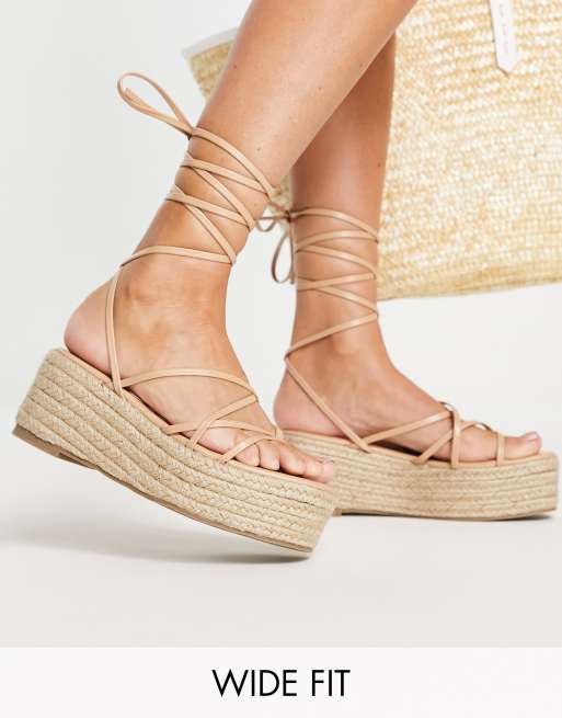 Glamorous Wide Fit - Flatform-espadriller i gyldenbrun med stropper