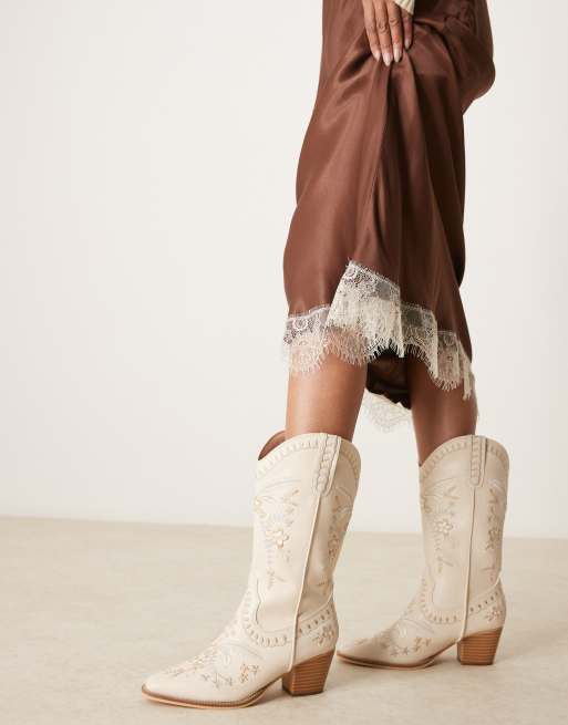 Glamorous Wide Fit - Geborduurde western knielaarzen in crème, 4 van 4