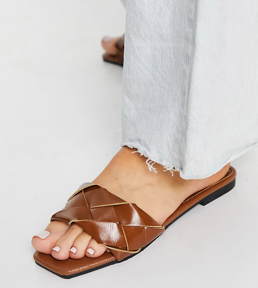 Glamorous Wide Fit - Geweven platte slippers in bruin