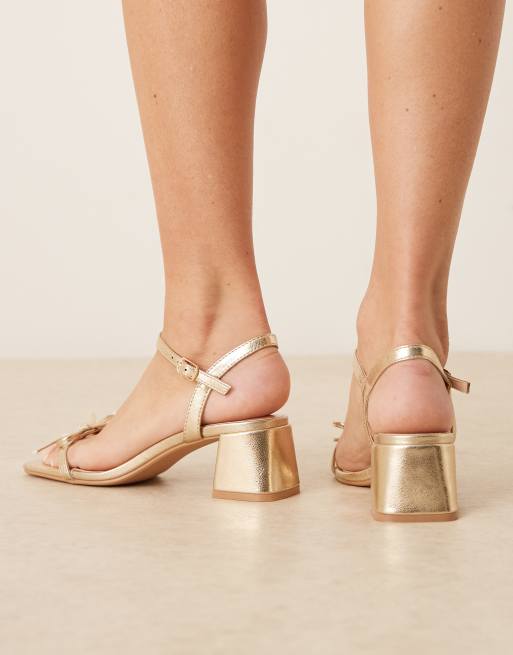 Glamorous Wide Fit - Guldfarvede sandaler med lav blokhæl, 3 af 4