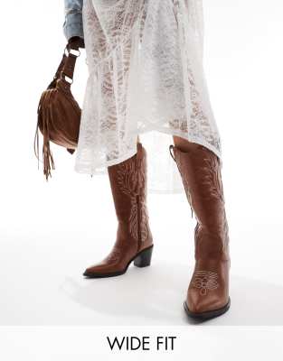 Glamorous Wide Fit - Kniehohe Westernstiefel in Hellbraun mit Absatz und weiter Passform